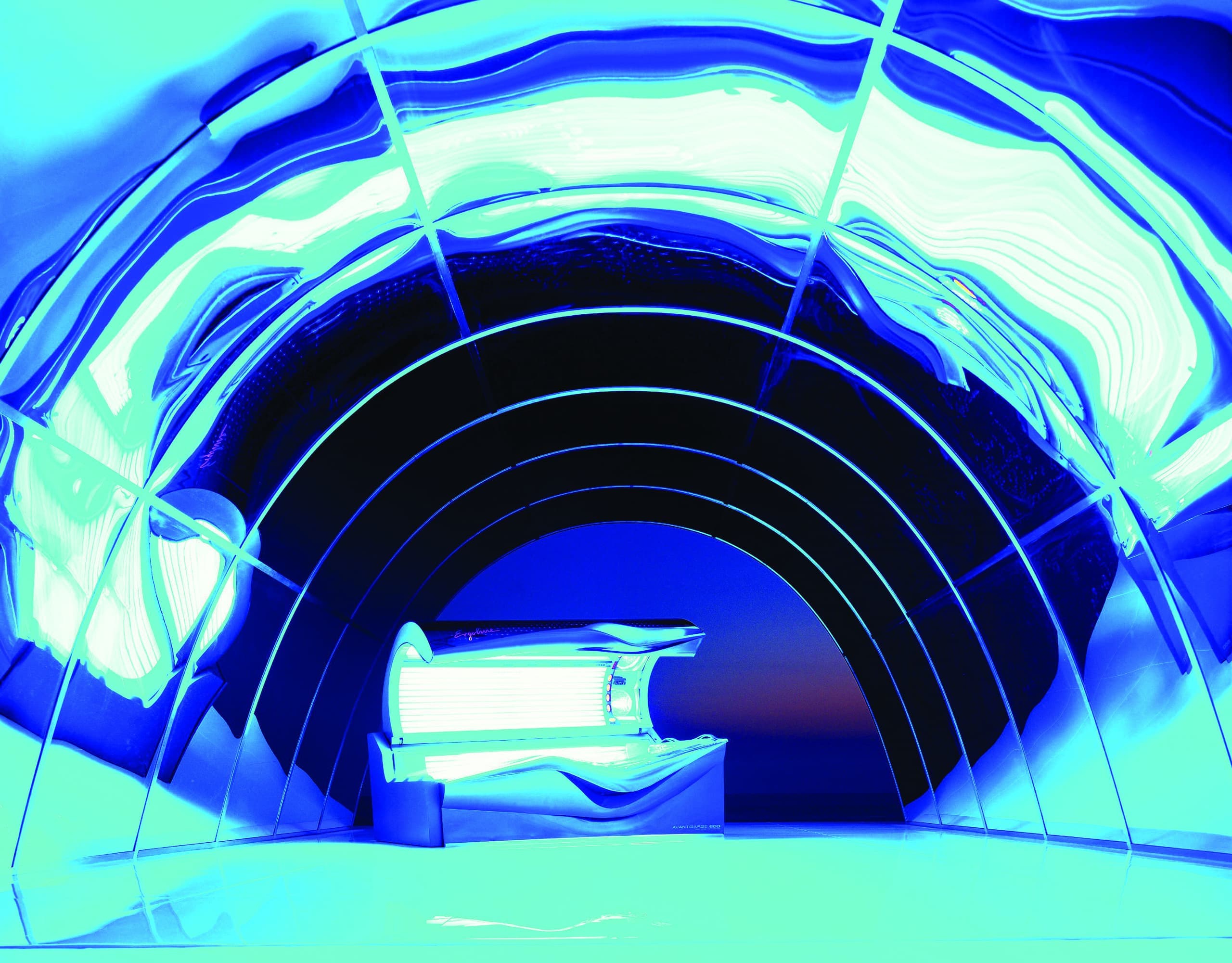 ergoline_avantgarde_blue_open_night_300dpi.jpg